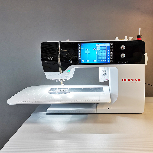 BERNINA 790 PLUS Stickmaschine mit SDT-Stickm. / Vorfhrmodell