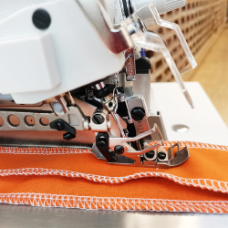 Juki Overlock Maschine MO-6814S <br> (Direct-Drive) komplett mit Tisch & Gestelle